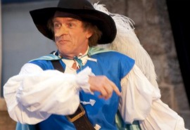 Frank B. Moorman  en Cyrano de Bergerac © Chesapeake Shakespeare Company 